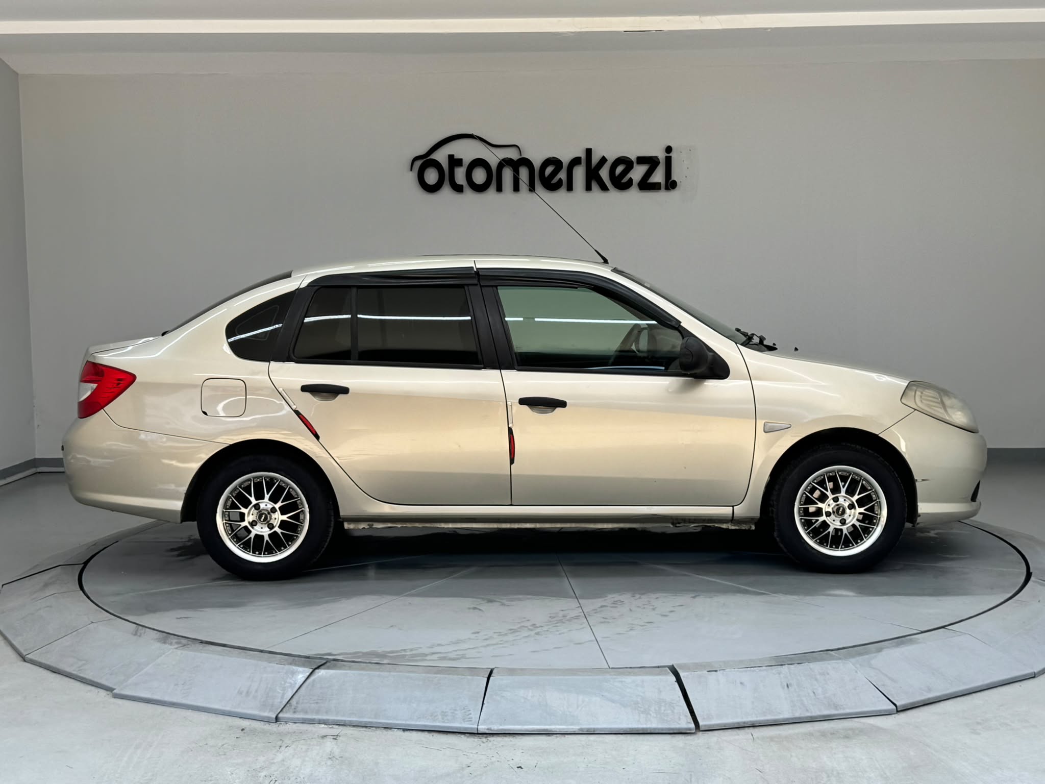 RENAULT SYMBOL 2
